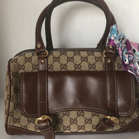Gucci Handbags - Gorgeous, like new, handbag Gucci